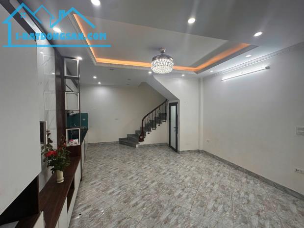 Gia đình cần bán nhà riêng 5 tầng, 30m2, hiện đại - đầy đủ công năng