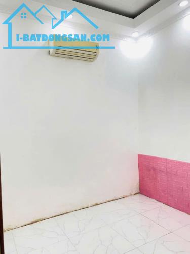 12. nhà 7 triệu 2 phòng ngủ Nguyễn Văn Cừ thuận lợi cho việc kinh doanh
