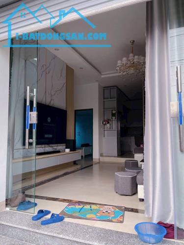 BÁN BIỆT THỰ TỔ 7 LÊ HỒNG PHONG , PHỦ LÝ, HÀ NAM , DT 85M MT 7.5M 3TẦNG GIÁ CHỈ 3.3 TỶ - 3