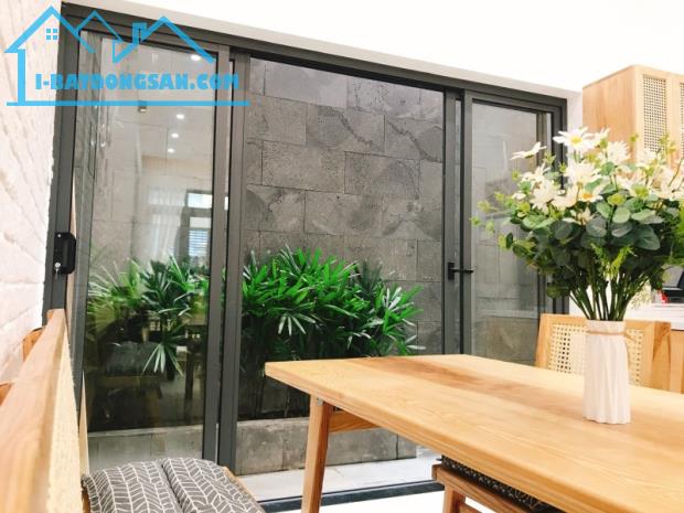 ► Nhà kiệt rộng Chế Lan Viên, gần Bãi Tắm Mỹ Khê, 60m2, 2 tầng cực đẹp, cho Tây thuê