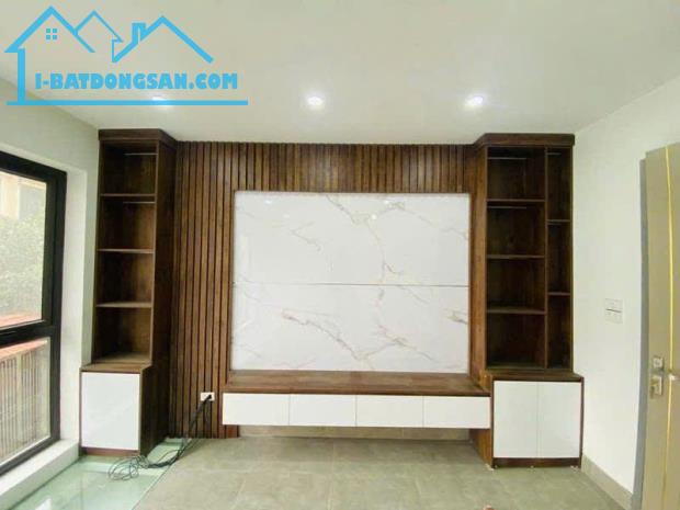 Chính chủ gửi bán siêu phẩm Bồ Đề 60m,6 tầng,thang máy,gara,full NT,ngõ thông