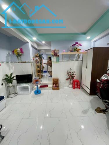 Chỉ 4 TỶ – Nhà đẹp Quận 10, SỔ HỒNG SẴN, 1p30s công chứng!" Bạn đang tìm nhà an cư tại q10 - 4