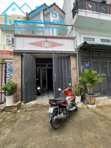 Nhà sổ riêng 1 lầu 1 trệt 2.6 tỷ/66 m2, đường ô tô,4 phòng ngủ - 5