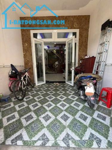Nhà sổ riêng 1 lầu 1 trệt 2.6 tỷ/66 m2, đường ô tô,4 phòng ngủ - 2