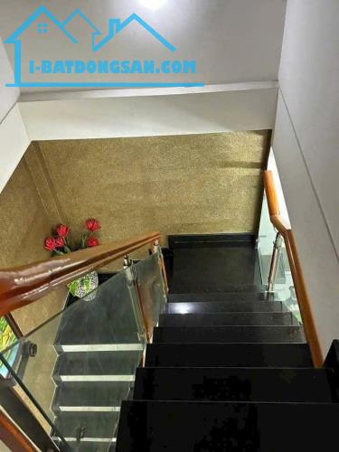 Nhà sổ riêng 1 lầu 1 trệt 2.6 tỷ/66 m2, đường ô tô,4 phòng ngủ - 1