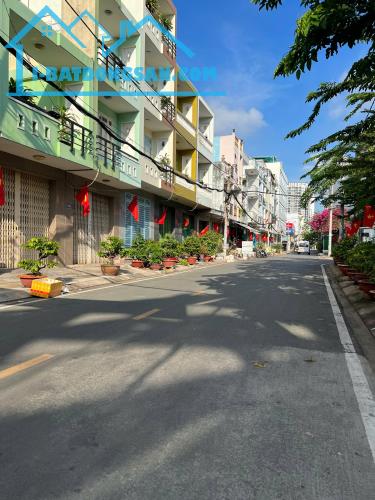 Nhà mặt tiền đường 10m, Bình Phú 2, quận 6, 48m2, 2 tầng, nhỉnh 6 tỷ