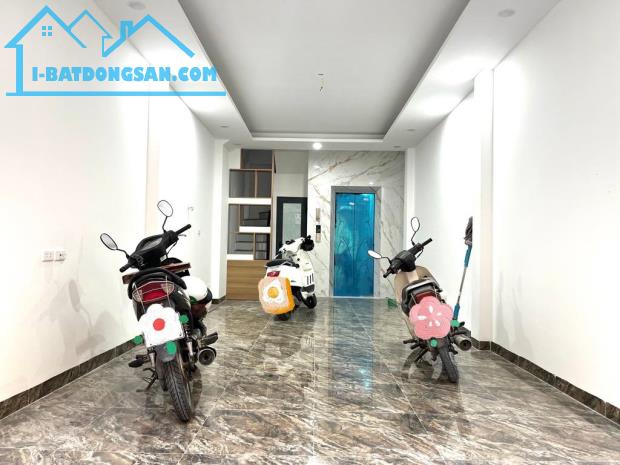 🏡 Bán nhà Nguyễn Văn Cừ, Long Biên, 40m2 x 4 tầng, Ô tô, Thang máy, Gần phố cổ, 9 tỷ 6 - 7