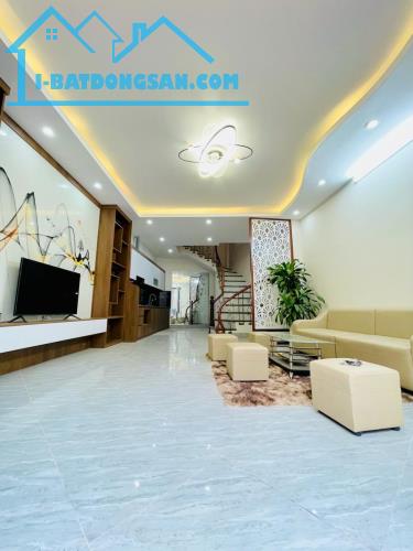 Lô Góc Phố Cầu Giấy DT45m2+4T Tặng Lại Nội Thất Ngõ To Giá 9.6Tỷ