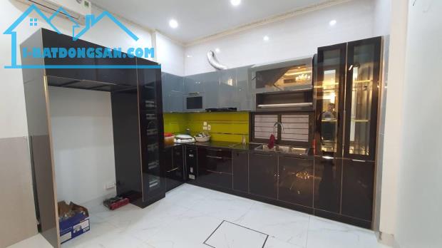 Lô Góc Phố Cầu Giấy DT45m2+4T Tặng Lại Nội Thất Ngõ To Giá 9.6Tỷ - 2