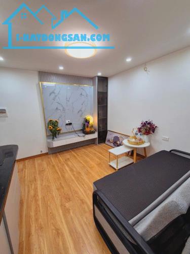 BÁN NHÀ QUỲNH MAI - 2.7 TỶ - 20M2 - Ô TÔ ĐỖ - FULL NỘI THẤT