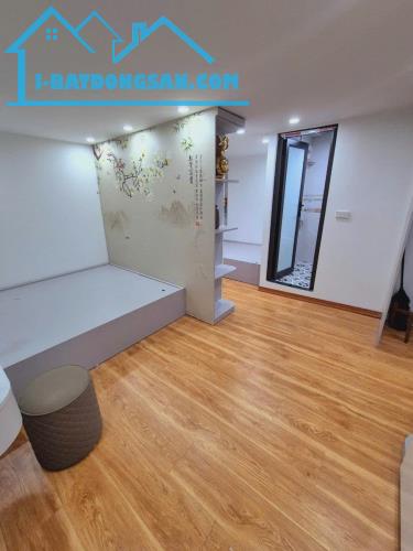 BÁN NHÀ QUỲNH MAI - 2.7 TỶ - 20M2 - Ô TÔ ĐỖ - FULL NỘI THẤT - 2