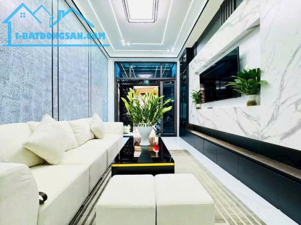 HOÀNG HOA THÁM - LÔ GÓC 2 MẶT THOÁNG - NGÕ THÔNG - Ô TÔ 5 TẠ ĐỖ CỬA - GẦN 50M² NHỈNH 10 TỈ - 5