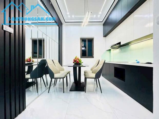HOÀNG HOA THÁM - LÔ GÓC 2 MẶT THOÁNG - NGÕ THÔNG - Ô TÔ 5 TẠ ĐỖ CỬA - GẦN 50M² NHỈNH 10 TỈ - 3
