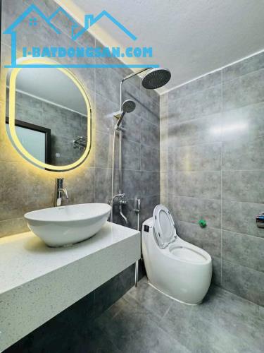 HOÀNG HOA THÁM - LÔ GÓC 2 MẶT THOÁNG - NGÕ THÔNG - Ô TÔ 5 TẠ ĐỖ CỬA - GẦN 50M² NHỈNH 10 TỈ