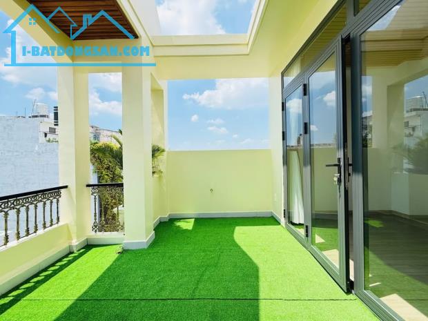 Đi nước ngoài định cư bán gấp nhà ở đường Nguyễn Thị Minh Khai, phường 2, quận 3, giá 2 tỷ - 5