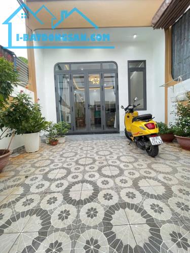 Nhà mới, đẹp ngay chợ Thanh Hoá, 3pn, sổ riêng, đất hồng, chỉ 2tỷ390