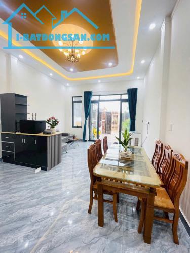 Nhà mới, đẹp ngay chợ Thanh Hoá, 3pn, sổ riêng, đất hồng, chỉ 2tỷ390 - 2