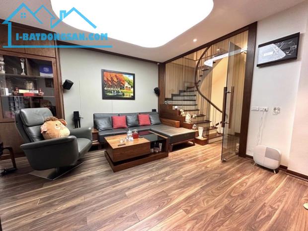 Bán Nhà Cổ Linh, Long Biên 41m2, 5T, giá 7,75 tỷ (Bán kính gần Aeon Mall Long Biên) - 3