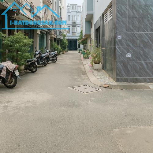 454) XE HƠI ĐẬU SÁT NHÀ. GIÁ  3,3ty TL. - Nhà mới vào ở ngay,  - Diện tích 30m2. - 2pn, 2w