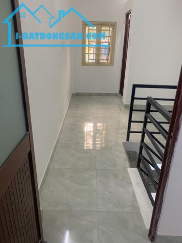 454) XE HƠI ĐẬU SÁT NHÀ. GIÁ  3,3ty TL. - Nhà mới vào ở ngay,  - Diện tích 30m2. - 2pn, 2w - 2