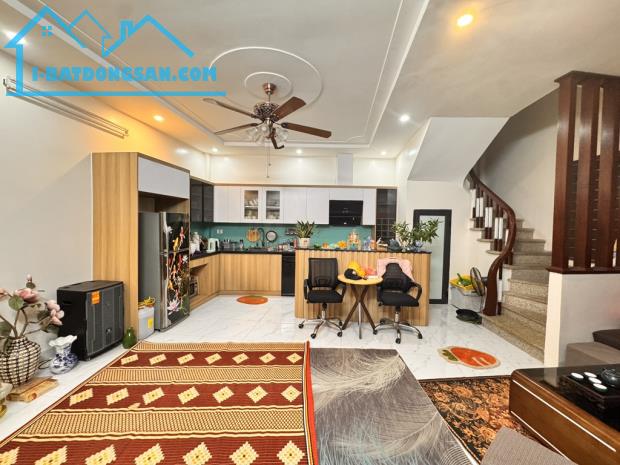Bán nhà Khu Lộc Xuân Đỉnh, ngay chợ ,Ô Tô đỗ cửa, 51m2 6 tầng, nhà đẹp ở ngay 8,x tỷ