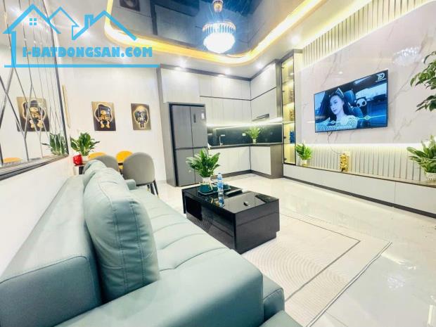 35m2 x 5 tầng Đội Cấn - Cách ô tô dừng đỗ 80M - Ngõ to, thông.