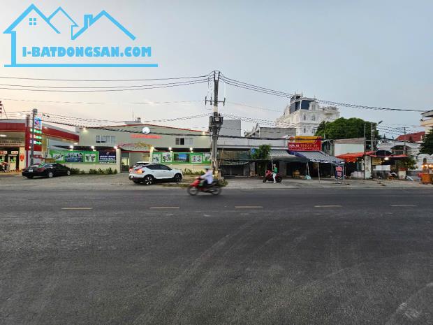 Bán nhà 56m*48m, nhỉnh 45 tỷ, mặt tiền Phạm Hữu Lầu, Quận 7