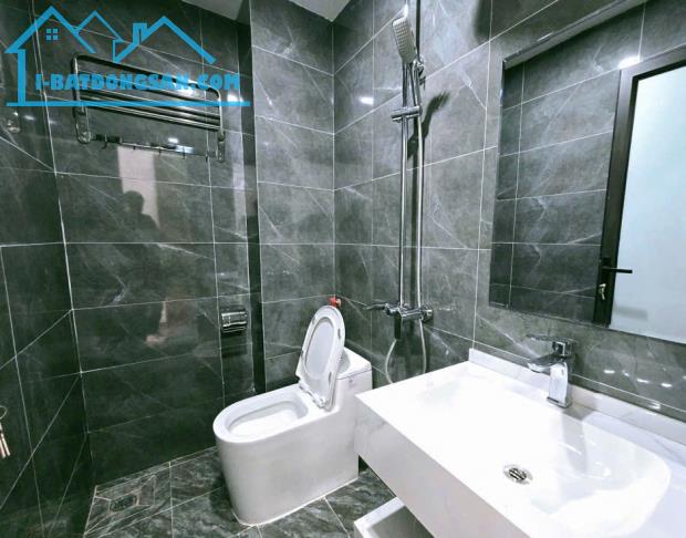 BÁN NHÀ MỚI VĂN TRÌ- NHÀ MỚI TINH 5 TẦNG – HƠN 30M2 – NHỈNH 6 TỶ - Ô TÔ ĐỖ