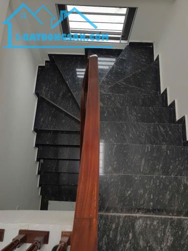 BÁN NHÀ TẢ THANH OAI - GÂN CẦU BƯƠU, GẦN VIỆN 103 - 31,5M2 5 TẦNG 
MT4,4M GIÁ HƠN 4 TỶ
