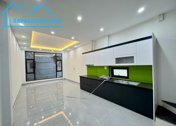 LÔ GÓC 6 TẦNG THANG MÁY - NỘI THẤT -NGÕ THÔNG Ô TÔ - 15M RA 4 Ô TÔ TRÁNH GẦN PHỐ. - 2