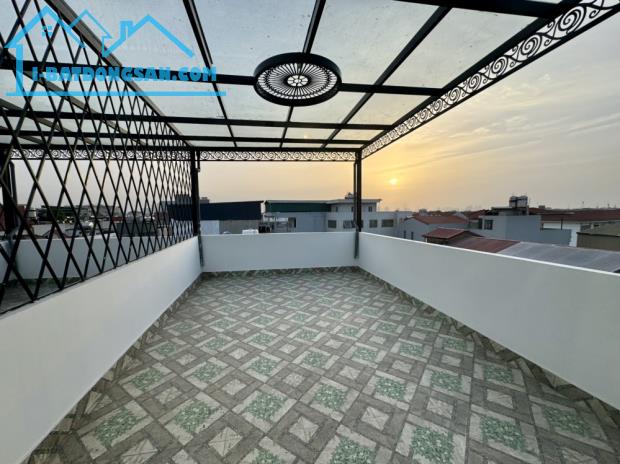 LÔ GÓC 6 TẦNG THANG MÁY - NỘI THẤT -NGÕ THÔNG Ô TÔ - 15M RA 4 Ô TÔ TRÁNH GẦN PHỐ. - 5