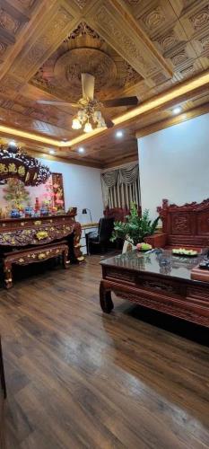 Bán nhà tập thể, 180m2, Hoàng Quốc Việt-Phạm Văn Đồng, cầu thang riêng, ô tô riêng, 5,6 tỷ