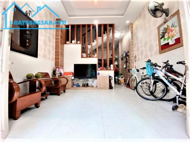 Giảm 800tr BÁN NHỈNH 5.5 TỶ - NHÀ TÂN BÌNH 4 TẦNG MỚI CÓNG 4PN ĐẸP - HẺM 6M 4 CHỖ QUAY ĐẦU - 1