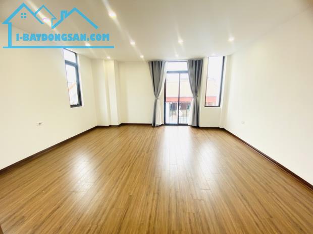 Nhà 5 tầng phố Việt Hưng, full nội thất, ô tô cách 10m, DT 45m, MT 5.3m, nhỉnh 7 tỷ - 2