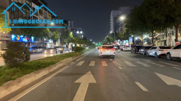 NHÀ MỚI CÒN MÙI SƠN HOÀNG NHƯ TIẾP 50M, 6T, MT4M, FULL NỘI THẤT, THANG MÁY, ĐA TIỆN ÍCH.