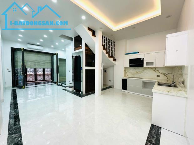 [KINH DOANH] Bán nhà Nguyễn Văn Cừ - Long Biên - Gara ÔTô - Thang Máy - 56m2 - Giá 13 tỷ 5