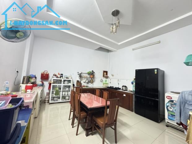 Bán nhà 80m2, 3PN, 3WC, Q.9, 6.8 tỷ, sổ hồng - 3
