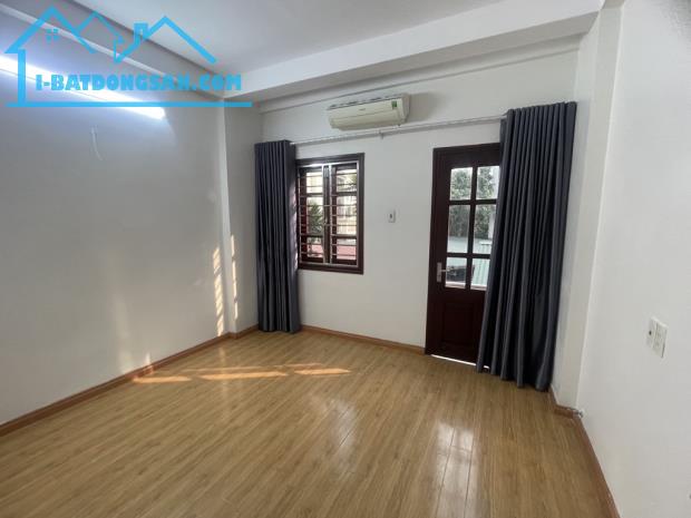 NHÀ LÔ GÓC – Ô TÔ TRÁNH – GIÁ CHỈ BẰNG NHÀ TRONG NGÕ NHỎ! Vị trí: Thượng Thanh – Long Biên - 1
