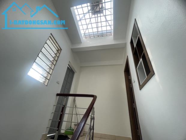 NHÀ LÔ GÓC – Ô TÔ TRÁNH – GIÁ CHỈ BẰNG NHÀ TRONG NGÕ NHỎ! Vị trí: Thượng Thanh – Long Biên - 4