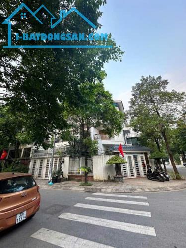Cắt lỗ nhà Foresa  Xuân Phương 91x4T, MT6m, vỉa hè ô tô tránh, 20 tỷ - VIEW CÔNG VIÊN