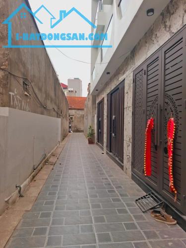 LONG BIÊN - NHÀ ĐẸP Ở NGAY - CHÌA KHOÁ TRAO TAY- TRƯỚC NHÀ RỘNG THOÁNG - FULL NỘI THẤT VIP