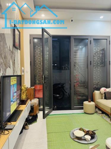 LONG BIÊN - NHÀ ĐẸP Ở NGAY - CHÌA KHOÁ TRAO TAY- TRƯỚC NHÀ RỘNG THOÁNG - FULL NỘI THẤT VIP - 1
