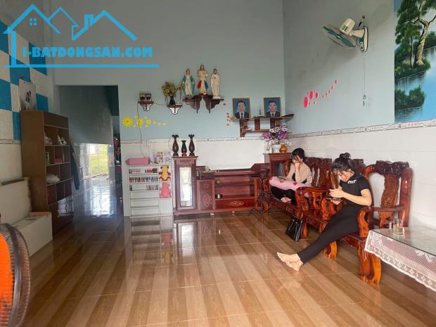 CẦN TIỀN NÊN BÁN GẤP VƯỜN SẦU RIÊNG 300 CÂY ĐÃ CÓ NHÀ TRÊN ĐẤT ĐIỆN NƯỚC ĐẦY ĐỦ DỌN VÀO Ở