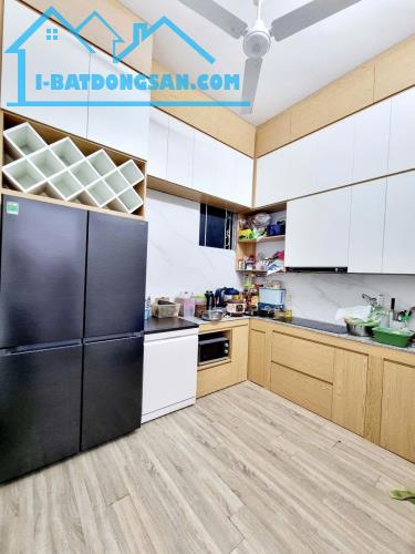 Bán nhà phố Xã Đàn_Sổ Đỏ Vuông Vắn_4 Ngủ_43mx4T_Giá: 7.6 Tỷ_Lh: 0396935190. - 1