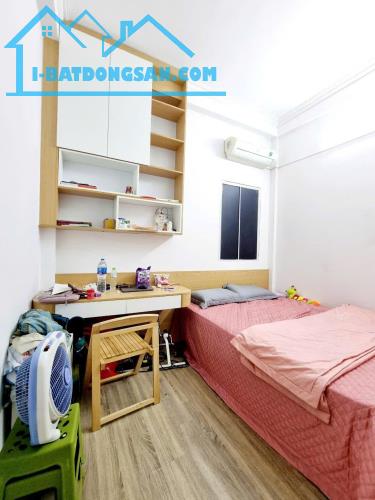 Bán nhà phố Xã Đàn_Sổ Đỏ Vuông Vắn_4 Ngủ_43mx4T_Giá: 7.6 Tỷ_Lh: 0396935190.