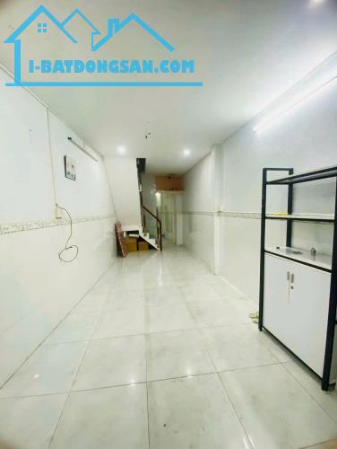 Cho thuê nhà 41m2 HẺM THÔNG, SÁT MẶT TIỀN, CÓ SÂN ĐẬU XE, Ngô Gia Tự, Phường 2, Quận 10 - 3