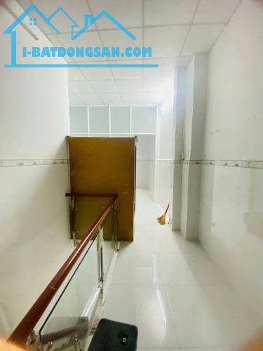 Cho thuê nhà 41m2 HẺM THÔNG, SÁT MẶT TIỀN, CÓ SÂN ĐẬU XE, Ngô Gia Tự, Phường 2, Quận 10 - 2