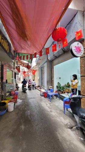 Bán nhà khu Bùi Xương Trạch, Thanh Xuân, 30m, ô tô đỗ cửa, kinh doanh sầm uất, ngõ thông