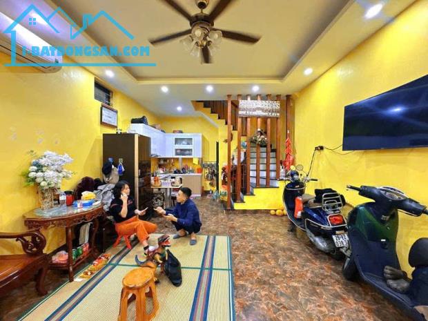 KIM MÃ - NHÀ ĐẸP - LÔ GÓC 2 THOÁNG - GẦN PHỐ - KINH DOANH ĐA NGÀNH - GẦN 50M² GẦN 10 TỈ