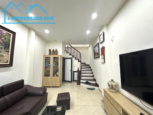 Tây Hồ- An Dương Vương- Lạc Long Quân- 5 tầng 5 PN rộng đẹp- Ở ngay- 40m- 6 tỷ - 1